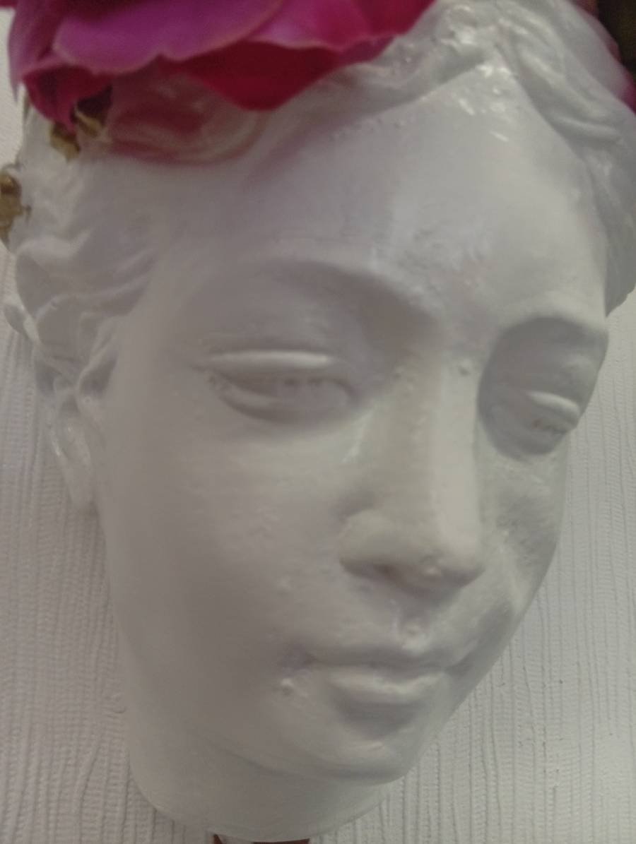 Sienas dekors vāze - šķīsti baltā Dieviete